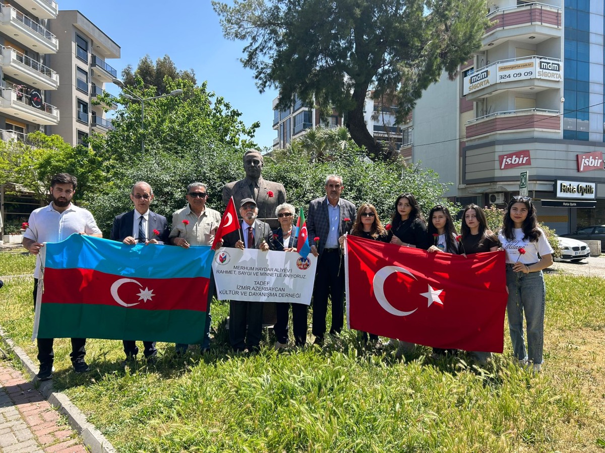 İzmirdə Ulu öndərin doğum günü ilə bağlı tədbir keçirildi - FOTOLAR 