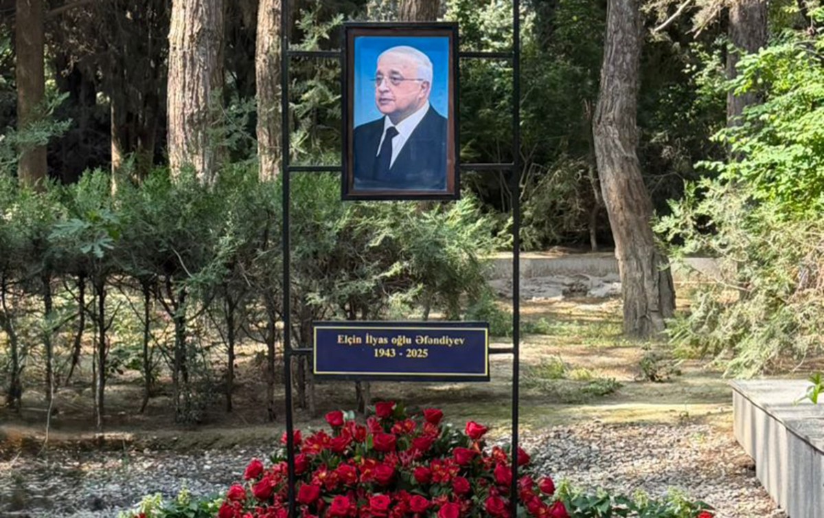 Elçinin məzarı ziyarət olundu