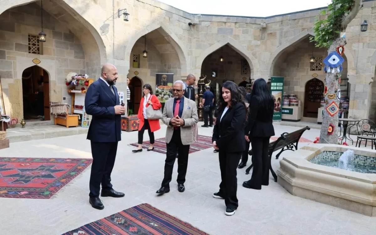 Mavriki Prezidenti İçərişəhərdə oldu
