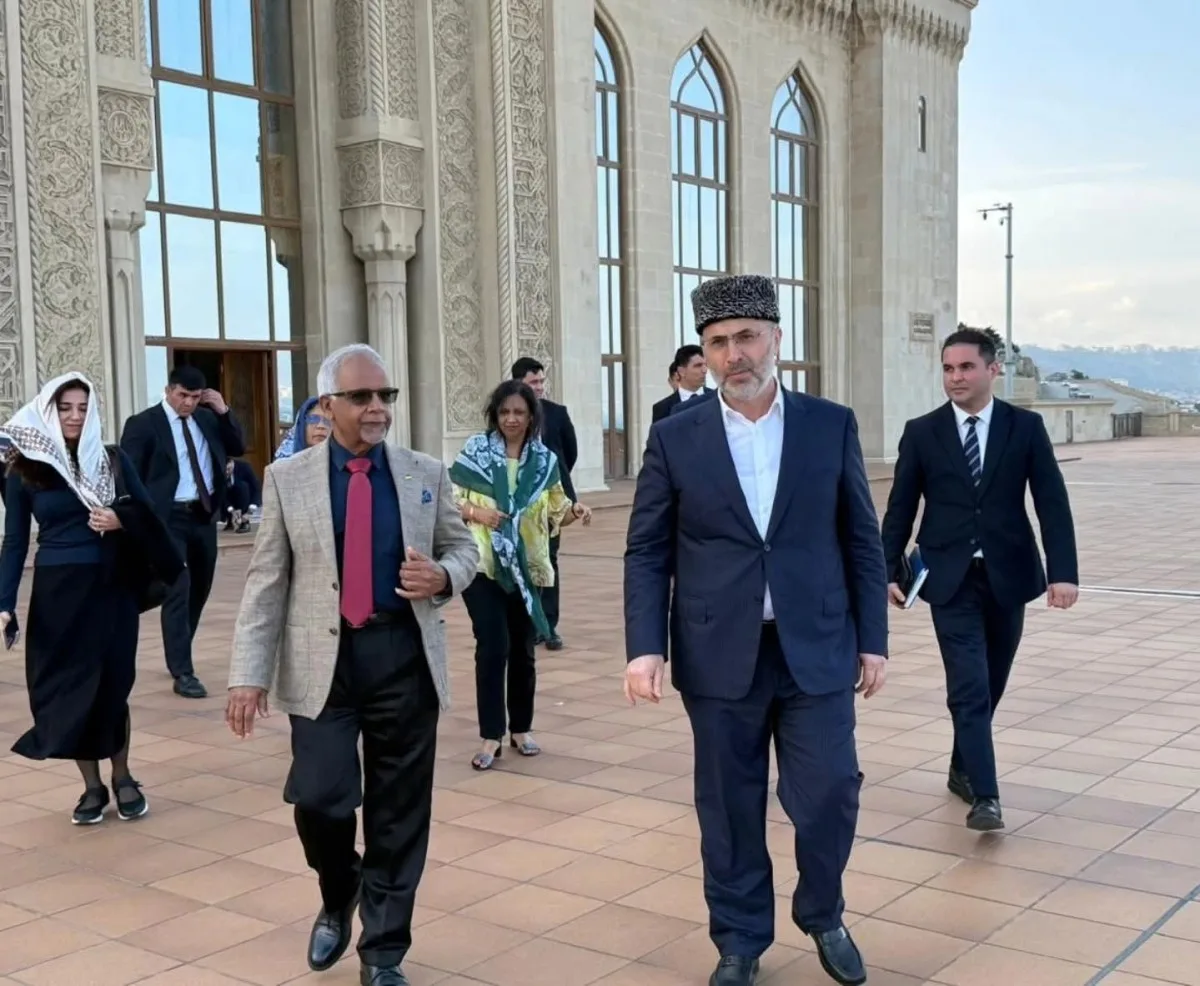 Mavriki Prezidenti Bibiheybət məscidini ziyarət edib
