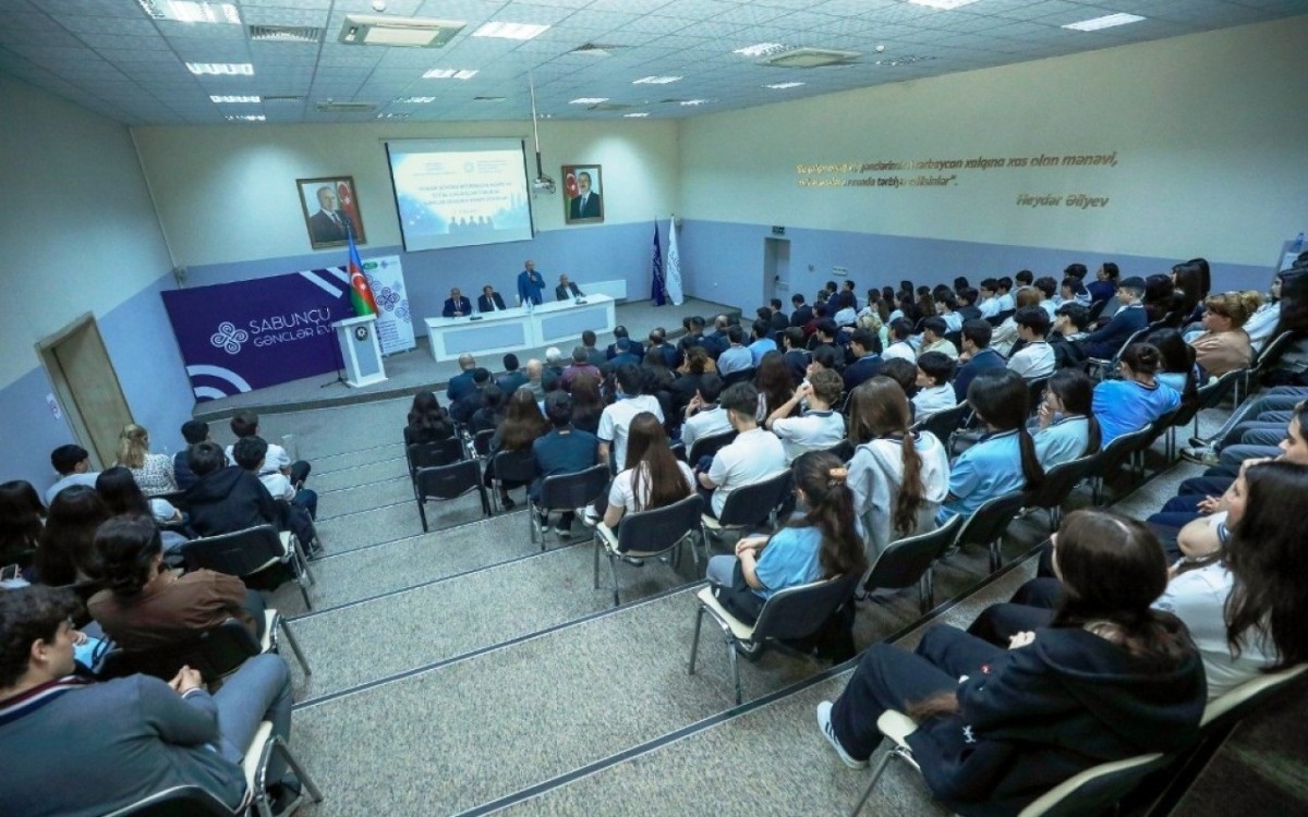 Gənclər arasında mənəvi dəyərlər mövzusunda tədbir keçirildi - FOTOLAR
