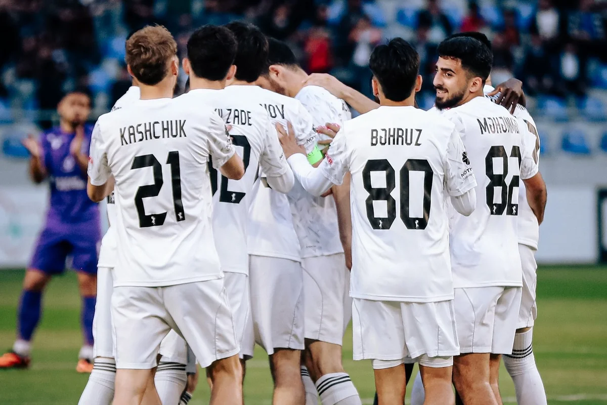 Qarabağ üç futbolçusu ilə yollarını ayırdı