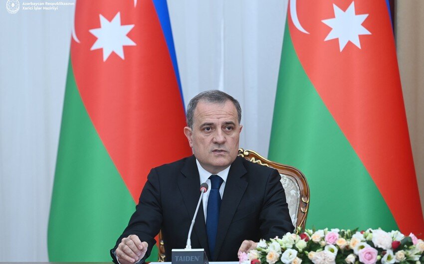 Baş diplomat Nyu-yorka getdi 