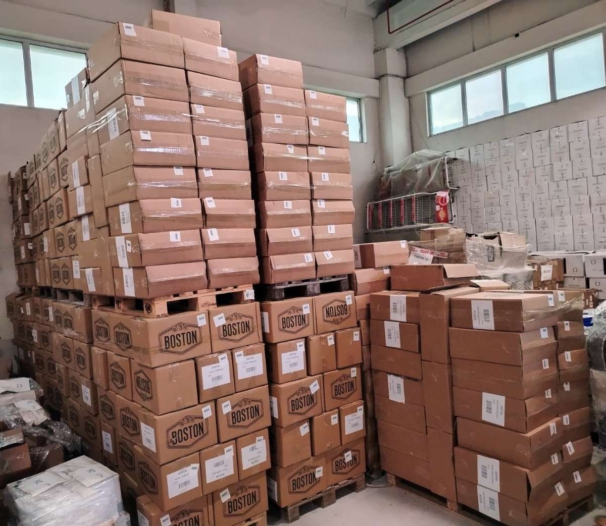 Türkiyədən gələn yük maşınında 1,5 milyonluq siqaret aşkarlandı - FOTOLAR