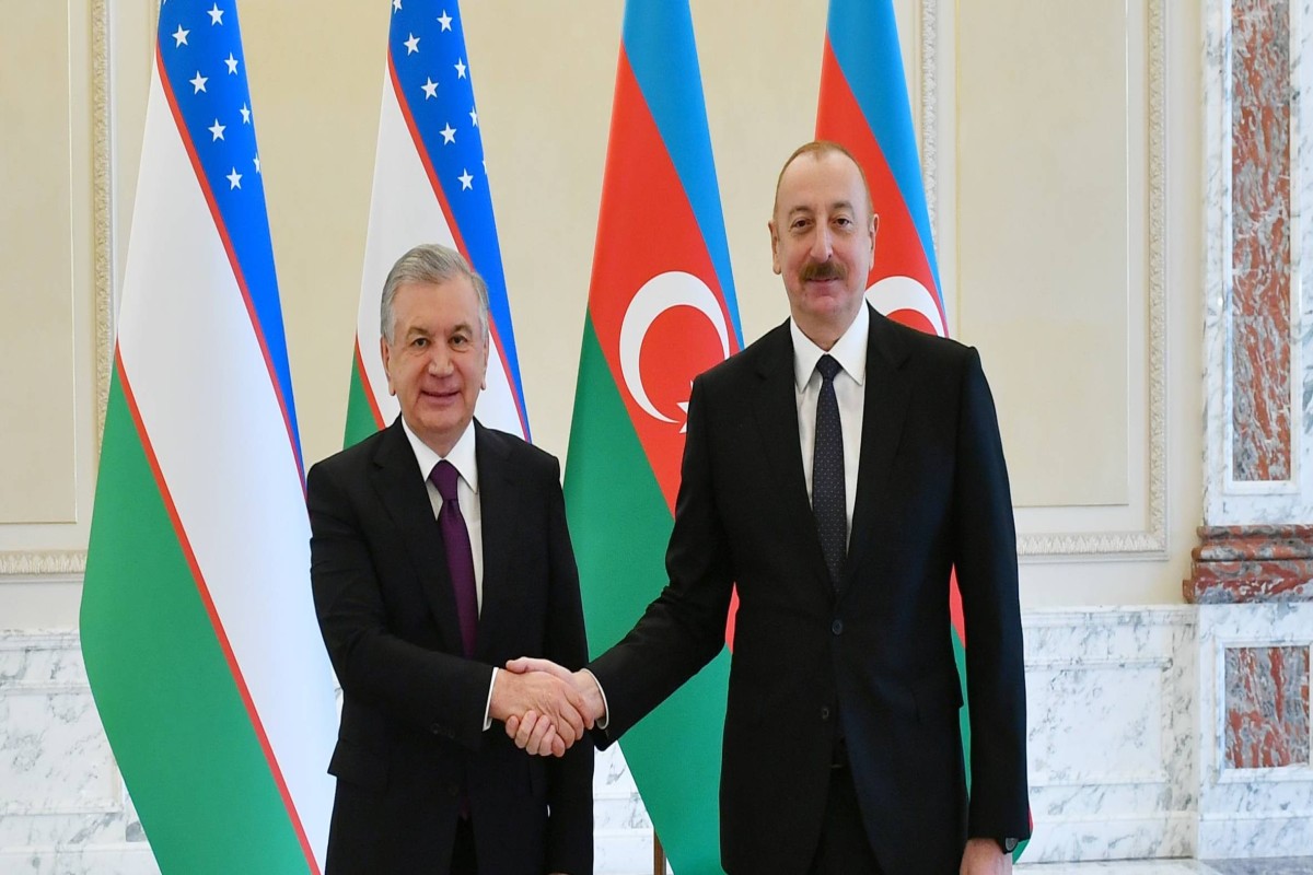 Mirziyoyev Əliyevi təbrik etdi