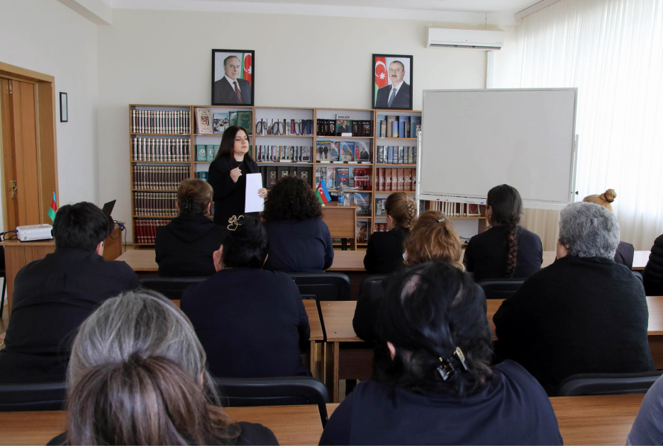 Cəza müddətinin sonuna az qalmış qadın məhkumlarla görüş olub