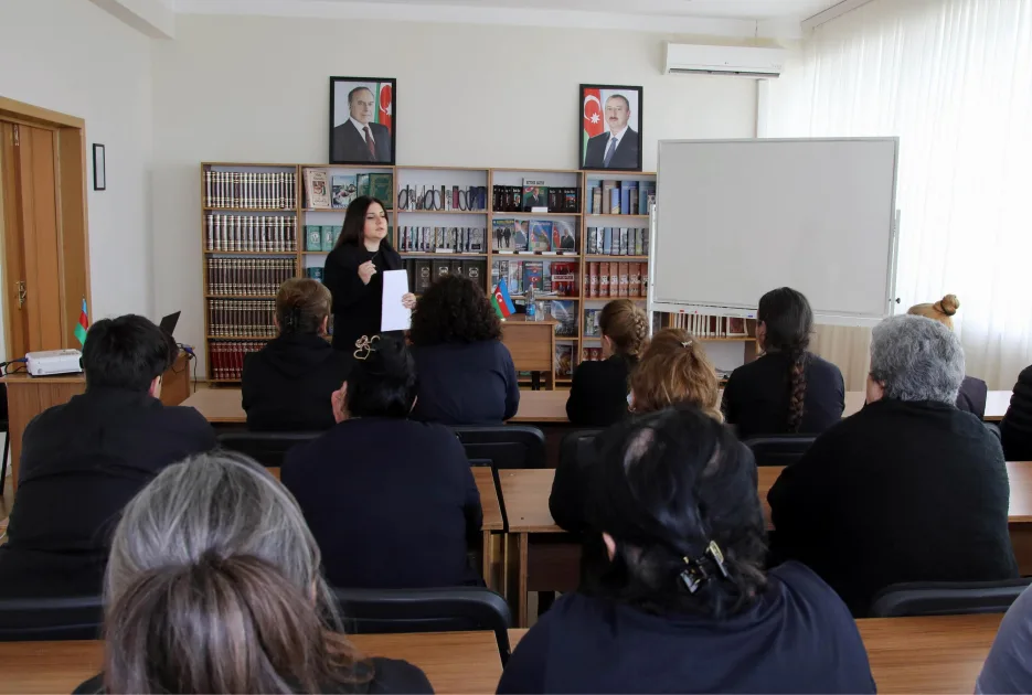 Cəza müddətinin sonuna az qalmış qadın məhkumlarla görüş olub