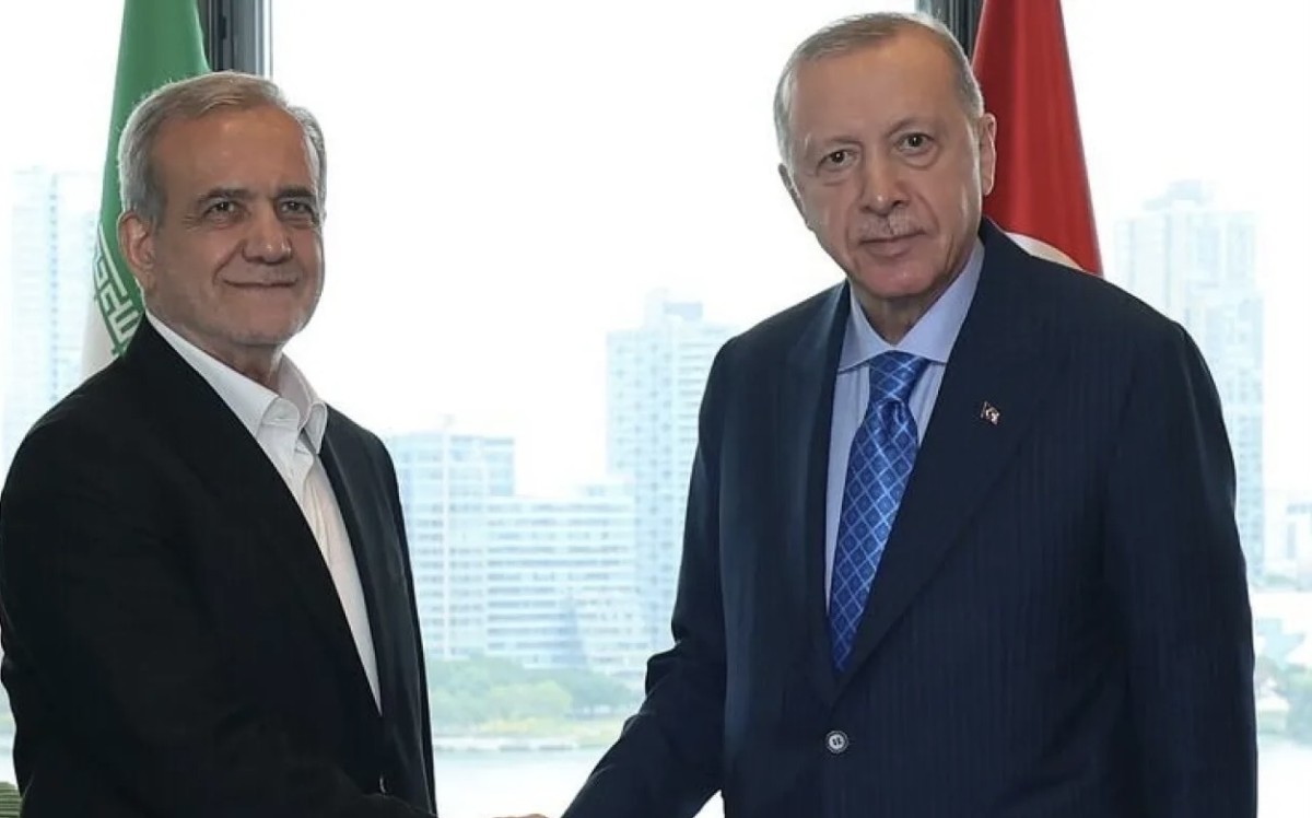 Ərdoğan Pezeşkianla müzakirə apardı