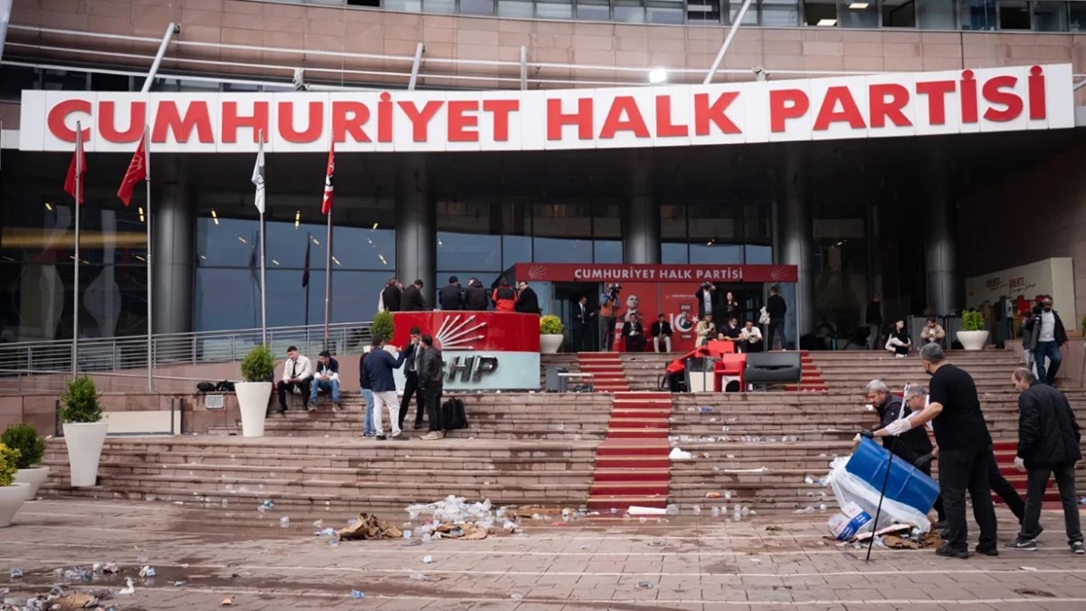 CHP-də “saray çəkişməsi”: Türkiyə müxalifətində böhran