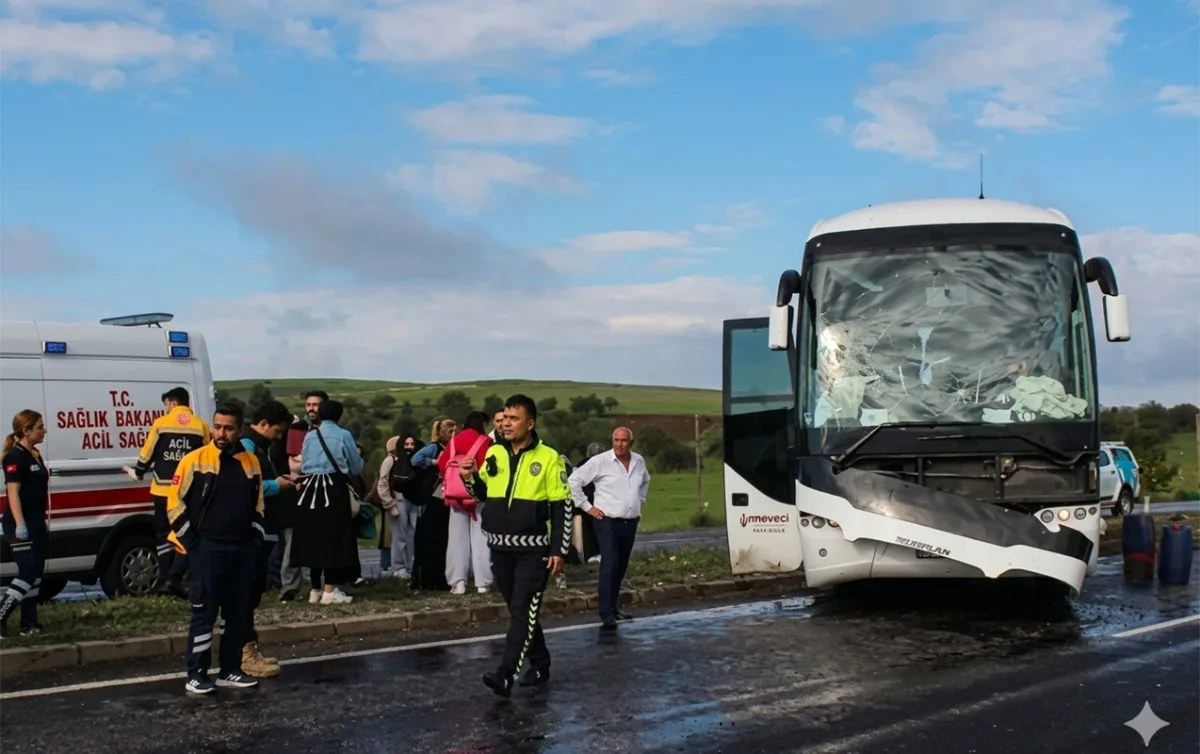 Türkiyədə sərnişin avtobusu qəzaya uğradı - Xəsarət alanlar var