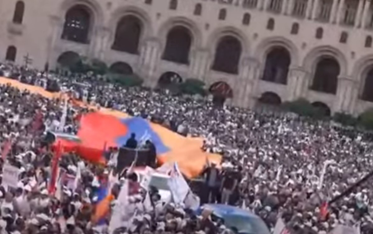 İrəvanda mitinqdə Azərbaycan dilində dialoq səsləndirildi - Video