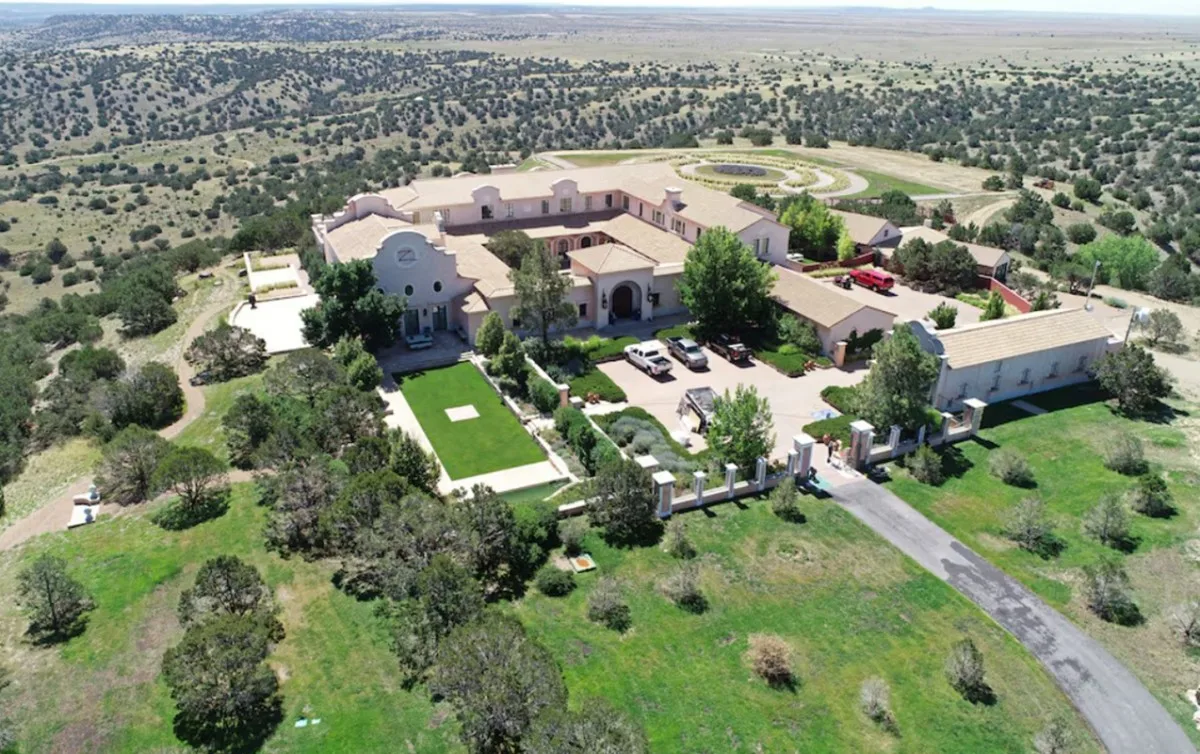 Epşteynin sirli mülkü yenidən araşdırılır