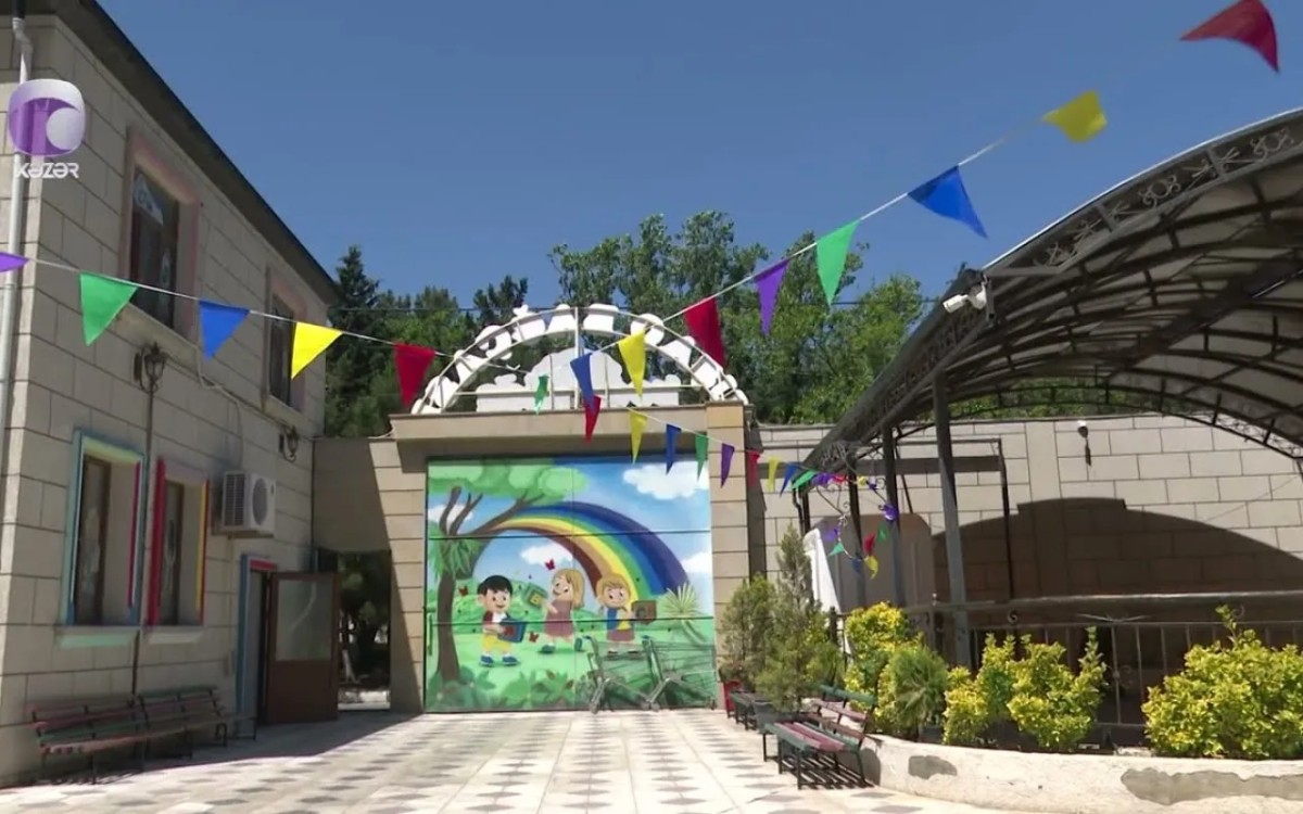 Pearls Kids bağçasının damında qanunsuz tikinti aparılır - VİDEO