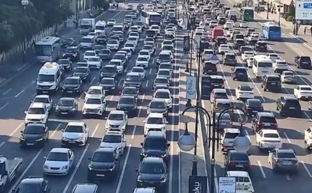 Bu yollarda tıxac var - SİYAHI