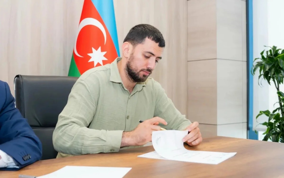Şəfa Nicat Mehbalıyevlə müqavilə imzaladı