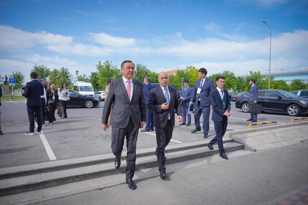 Əmrullayev TDT-nin Baş katibi ilə görüşüb