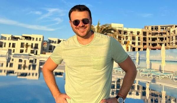 Emin burada da otel tikmək niyyətindədir