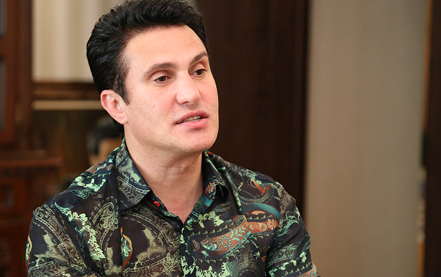 Özünü sənətkar adlandırmaq istədi, səhv etdi...