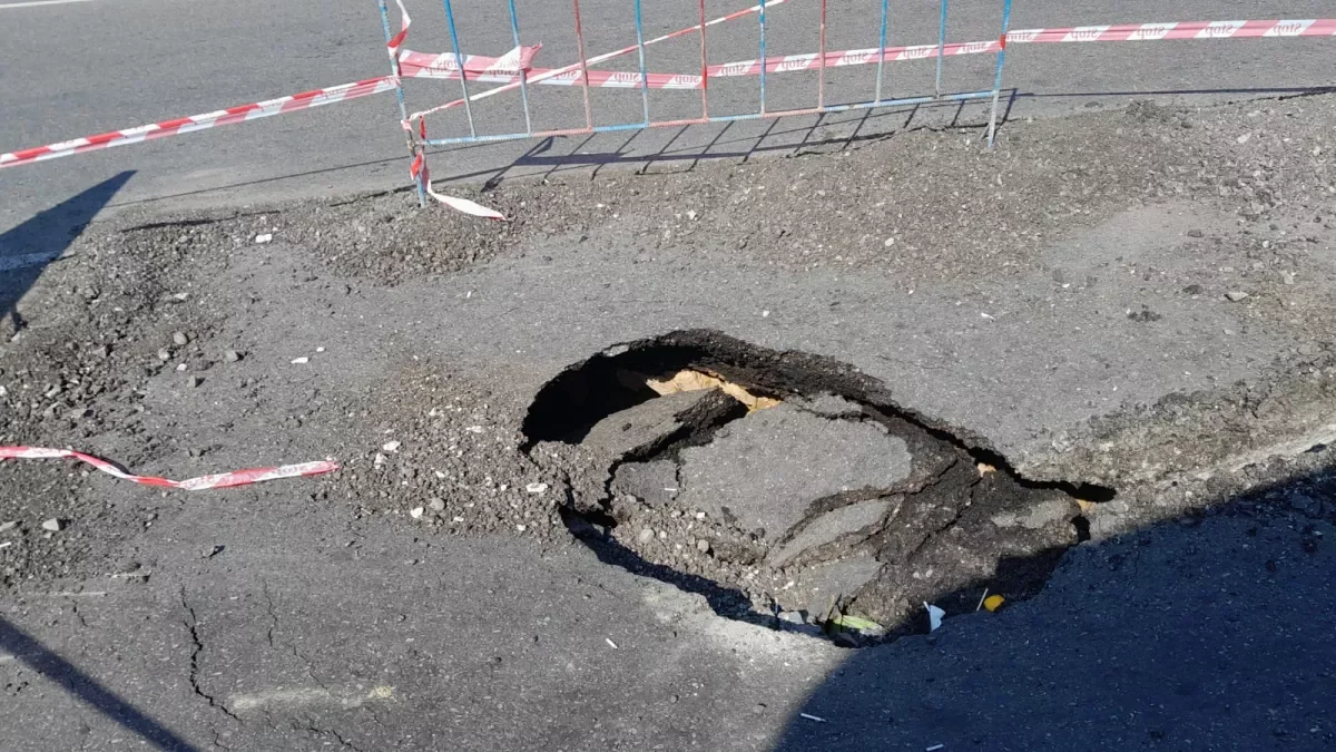 Səməd Vurğun parkının yanında yol çökdü