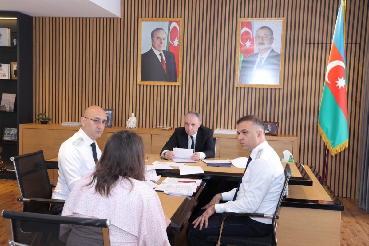 Baş prokuror Nərimanov rayonunda vətəndaşları qəbul edib