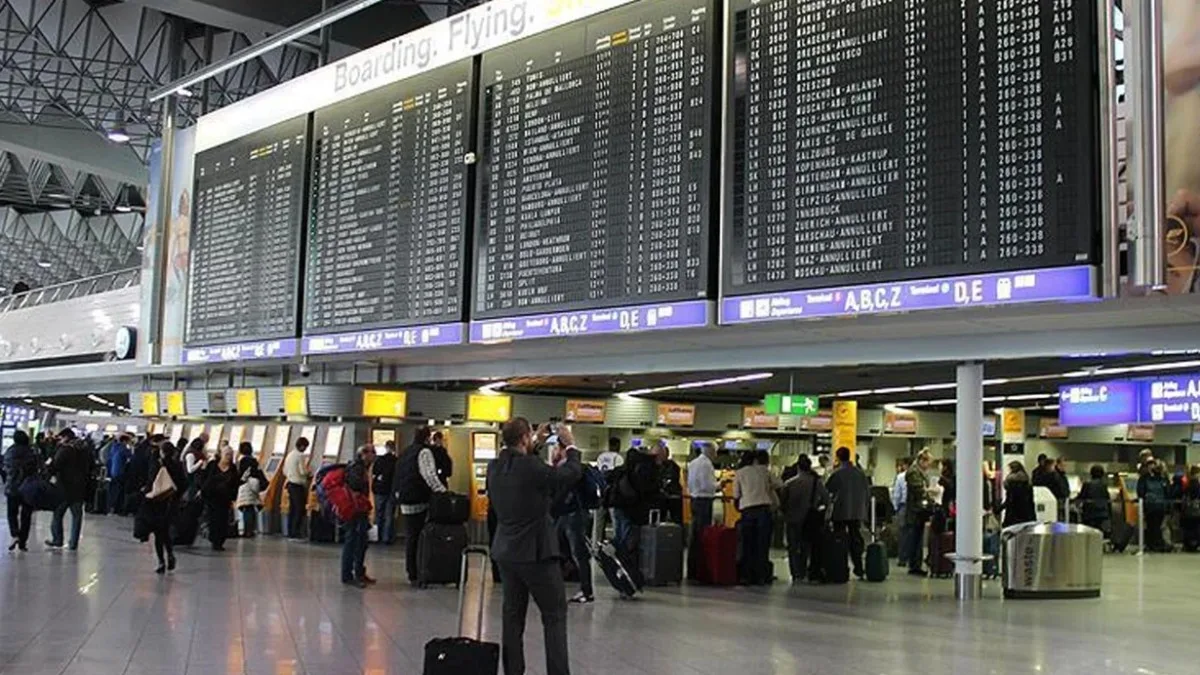Hamburq aeroportumda uçuşlar dayandı - SƏBƏB