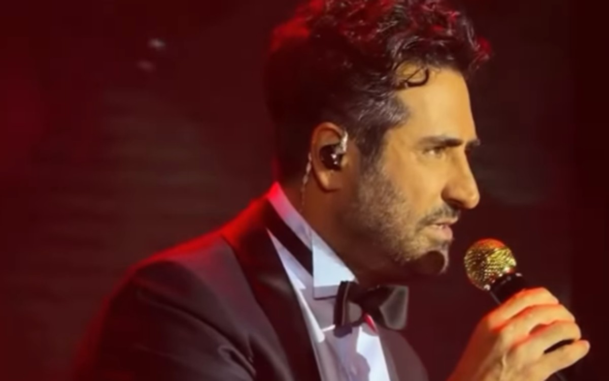 Mahsun Kırmızıgül Bakıda toyda oxudu - Video