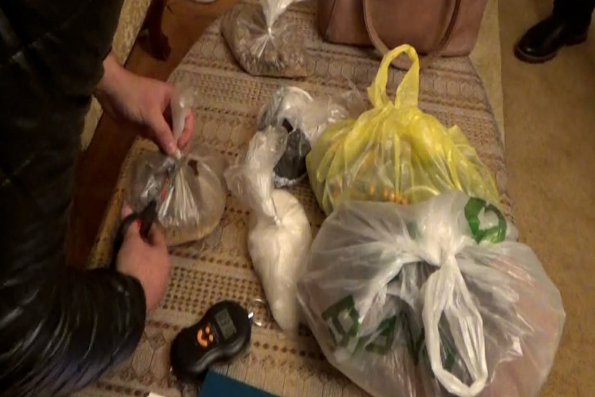 Narkokuryerdə 9 kilo narkotik tapıldı
