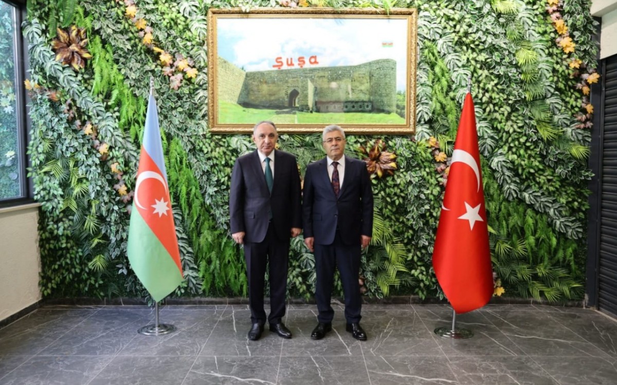 Kamran Əliyev Qarsdakı Baş Konsulluğu ziyarət edib - FOTOLAR