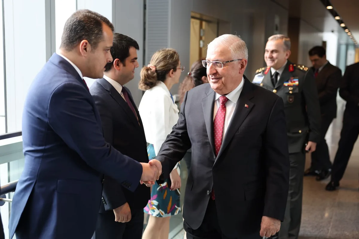 Yaşar Güler NATO-nun toplantısında iştirak etmək üçün Brüsseldə səfərdədir