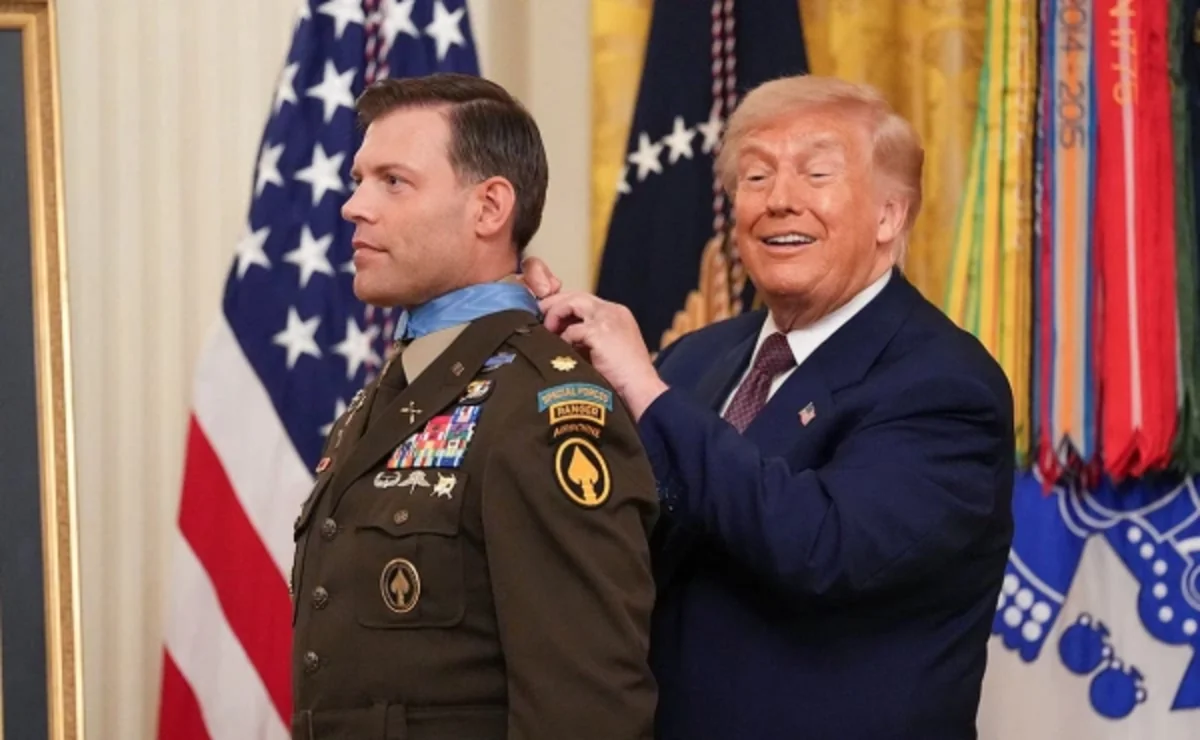Tramp özünə medal vermək istəyir