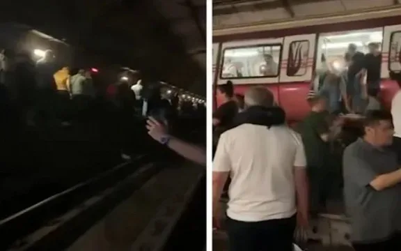 İstanbulda metro qatarı relsdən çıxdı - VİDEO