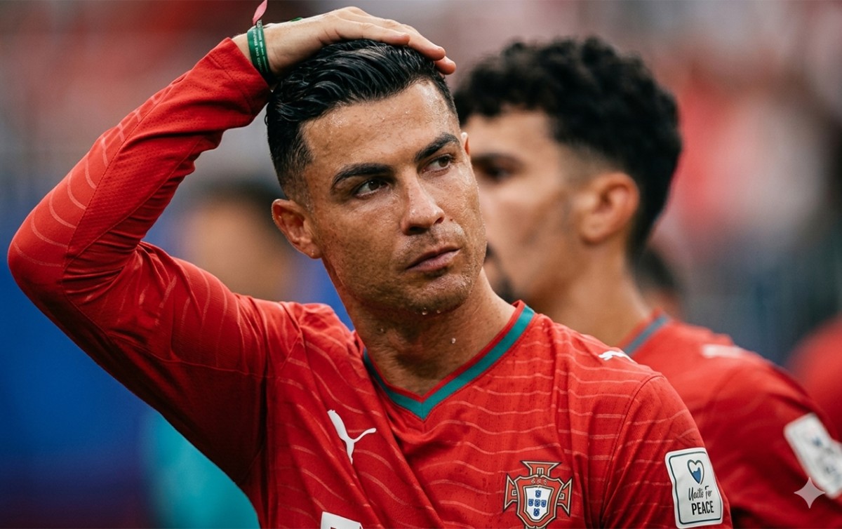 “Gənclərə mane olur, kənara çəkilsin” - Ronaldonu topa tutdu