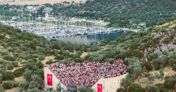 DÇ həyəcanını izləmək üçün möhtəşəm məkan: Antiphellos Qədim Teatrı