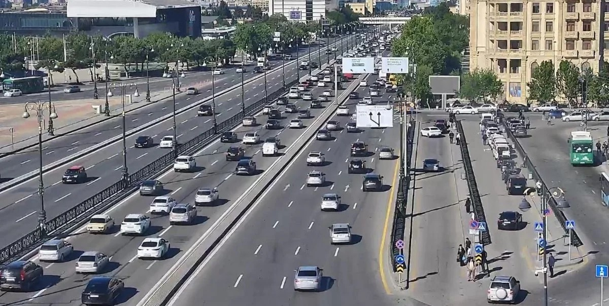 Bakının tıxaclı yolları - SİYAHI