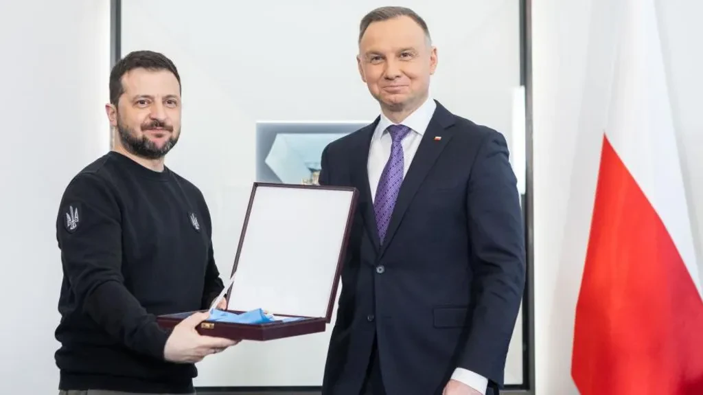 Polşa Zelenskiyə verdiyi ali mükafatı GERİ ALDI