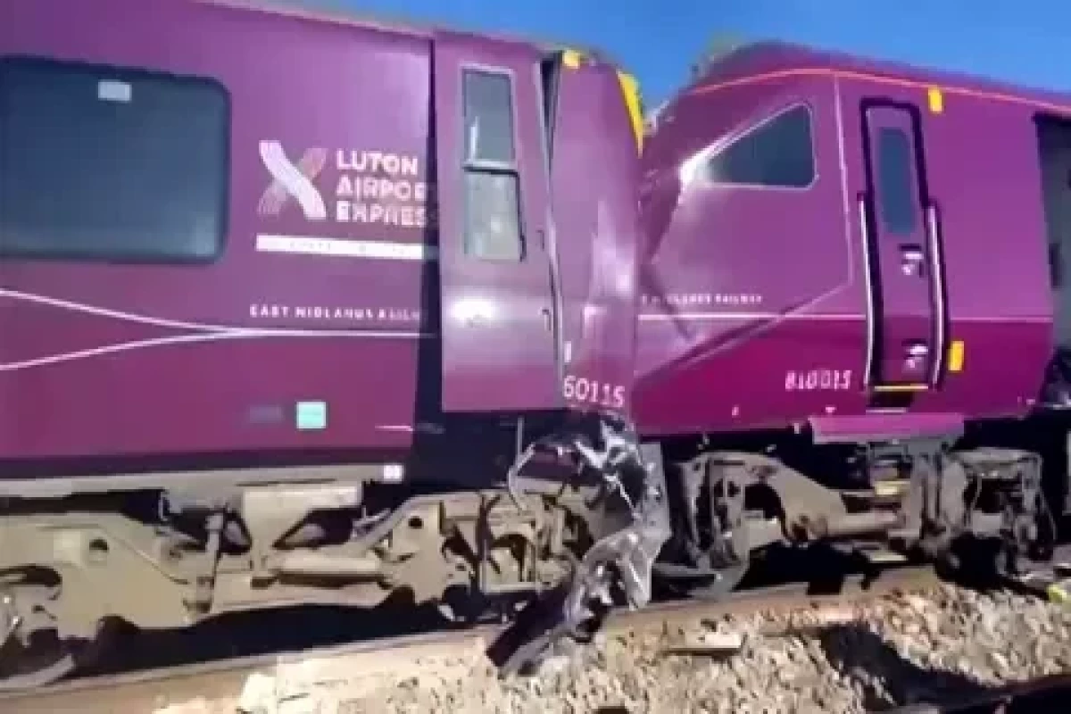 Britaniyada iki sərnişin qatarı TOQQUŞDU