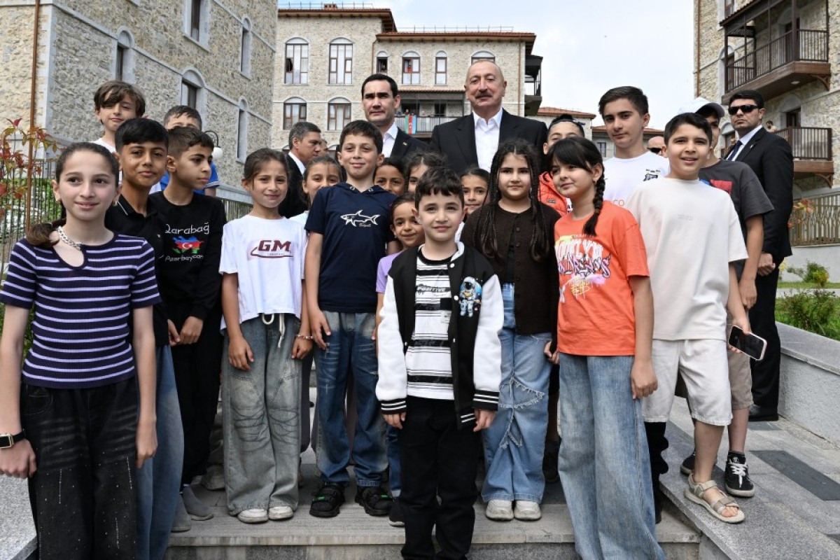 Prezidentlər Şuşadakı birinci yaşayış kompleksində - FOTOLAR