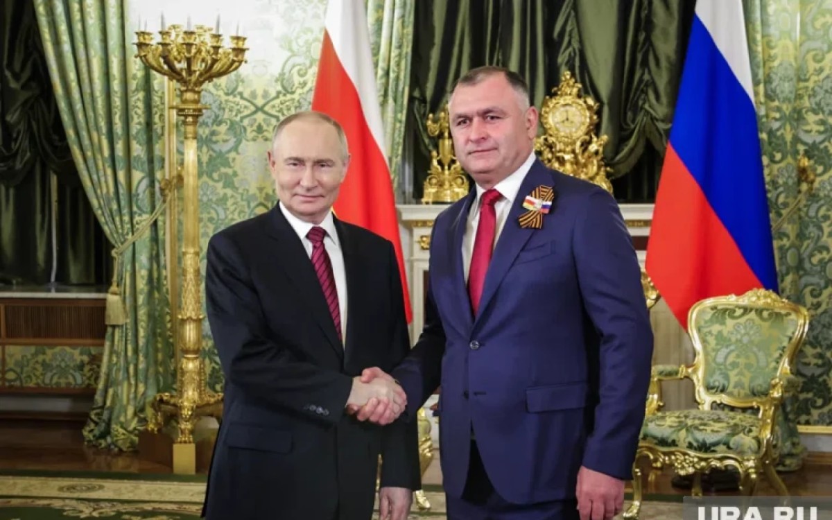 Prezidentlikdən istefa verib, Putinin müşaviri oldu