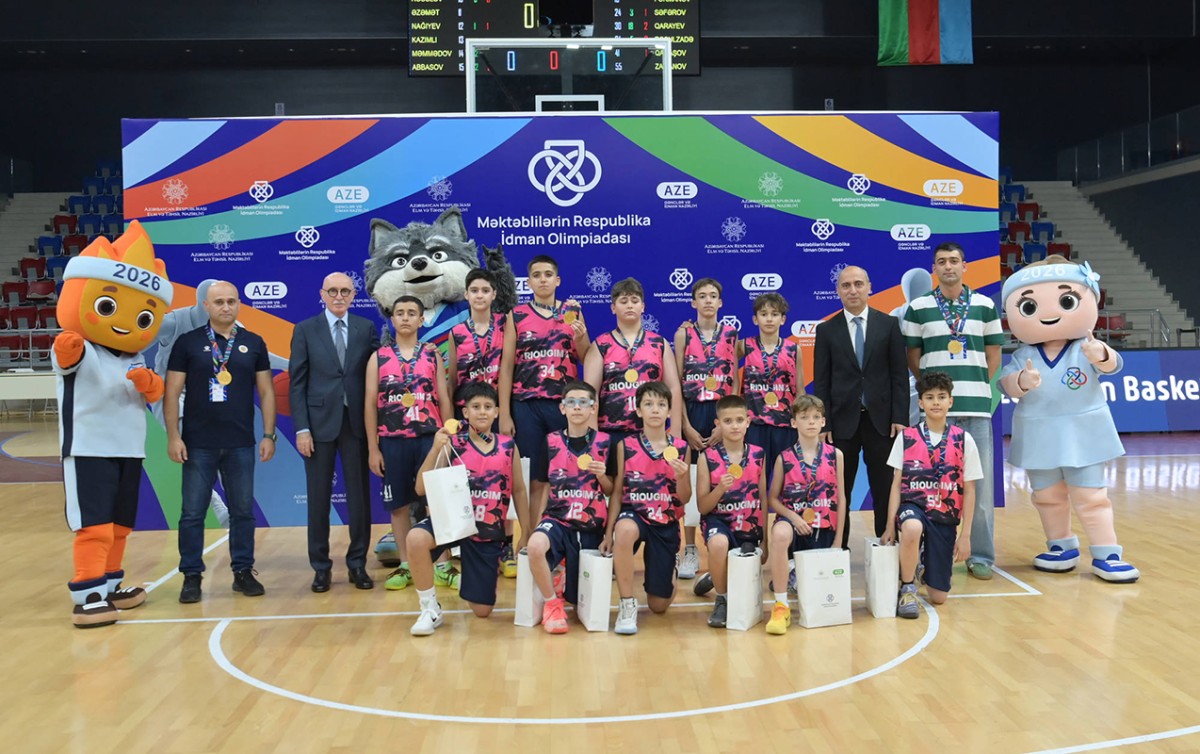 Nazir məktəblilərin basketbol yarışlarını izlədi - Fotolar