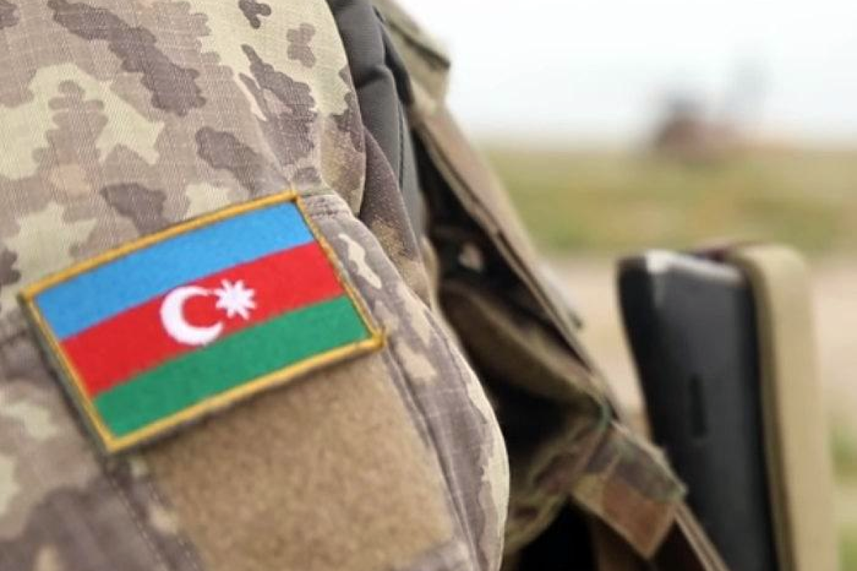 Şəhid hərbçilər və mülki işçilər təltif olundu