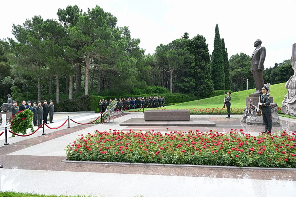 Zakir Həsənov Fəxri Xiyaban, Zəfər parkı və Hərbi Memorial Məzarlığı ziyarət edib - VİDEO