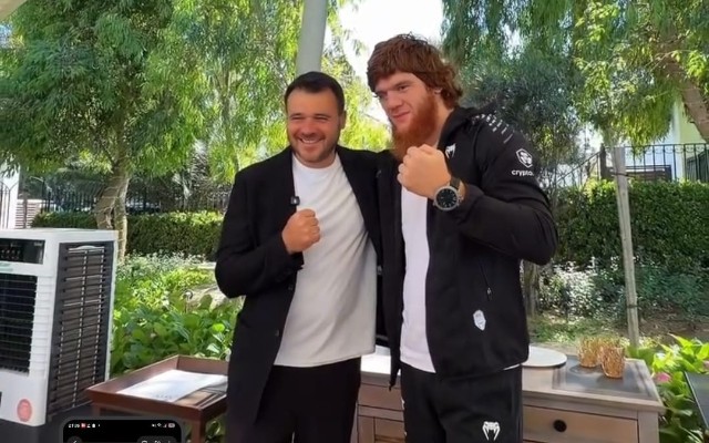 Emin ondan ev istəyən UFC döyüşçüsünə saat bağışladı - VİDEO