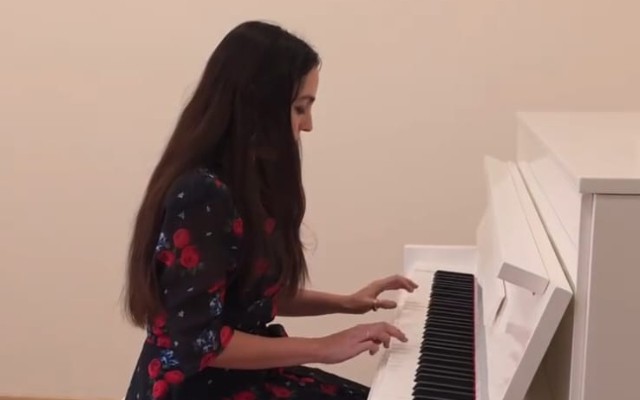 Leyla Əliyeva Şövkət Ələkbərovanın mahnısını ifa etdi - VİDEO