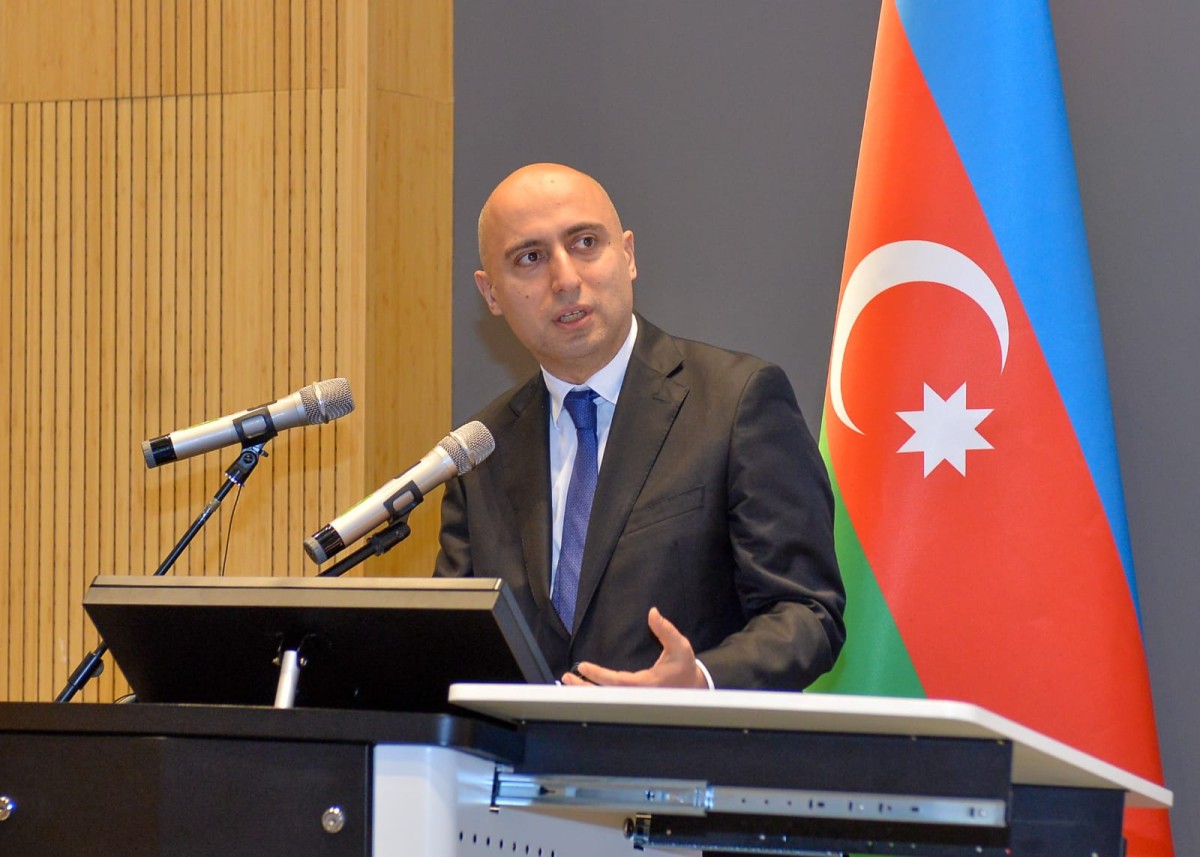 “Təhsil komanda işidir” - Emin Əmrullayev