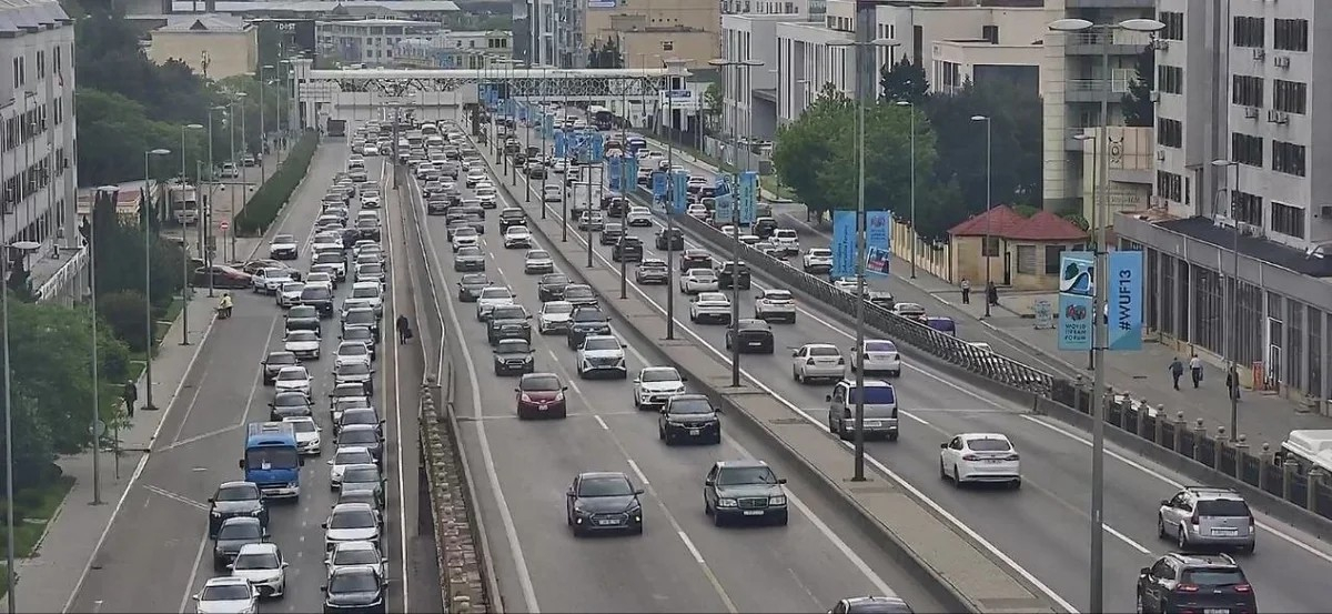 Bakının tıxaclı yolları - SİYAHI