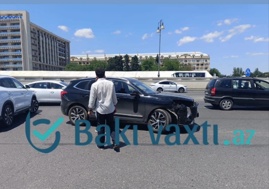 Bakıda parkinqdə qəza - FOTO