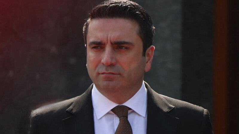 Simonyan deputat mandatından imtina etdi