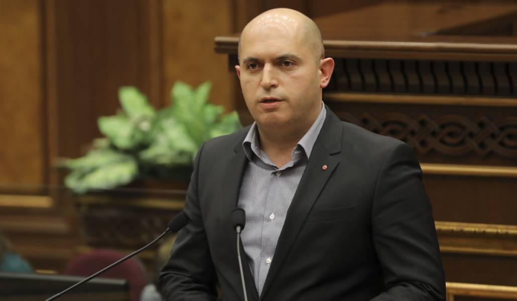 Ermənistanda keçmiş nazirin həbs müddəti uzadıldı
