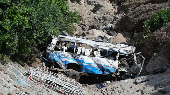 Avtobus qəzası: 40 ölü, 11 yaralı... - Pakistanda