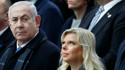 Həyat yoldaşı Netanyahunu TƏHQİR ETDİ